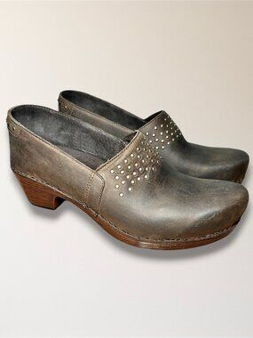 Dansko Mavis Brown Nubuck Studded Clogs Women's 42 Comfort Leather Shoes Travel